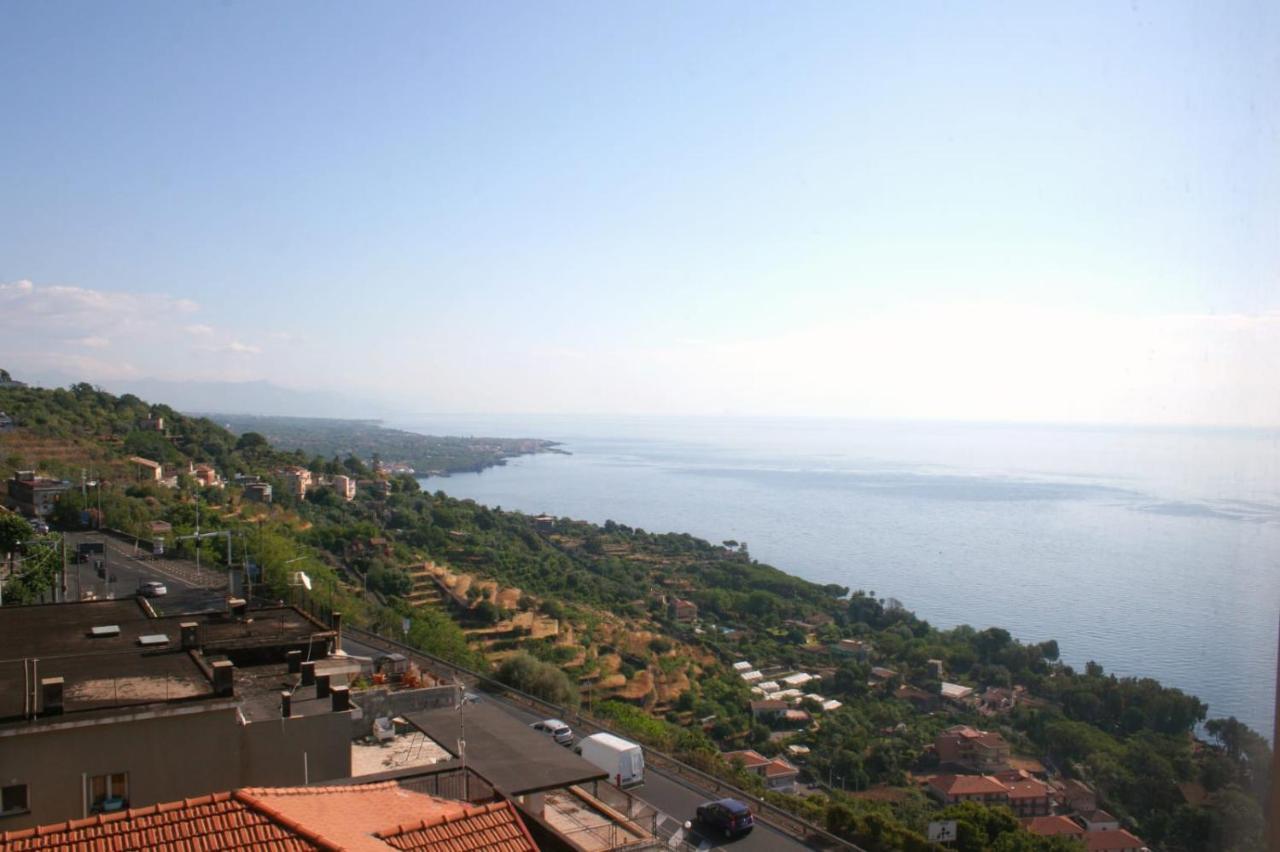 Il Balcone Di Galatea Apartment Acireale Bagian luar foto