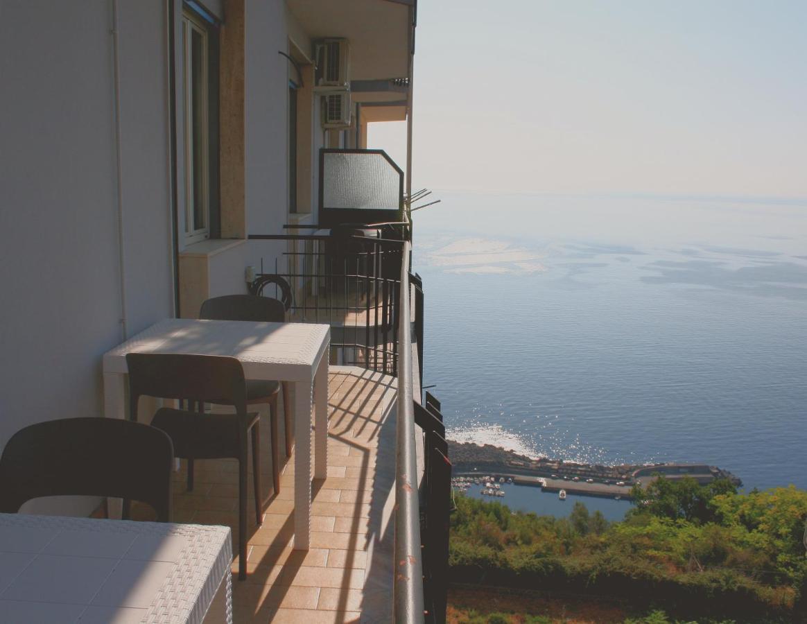 Il Balcone Di Galatea Apartment Acireale Bagian luar foto